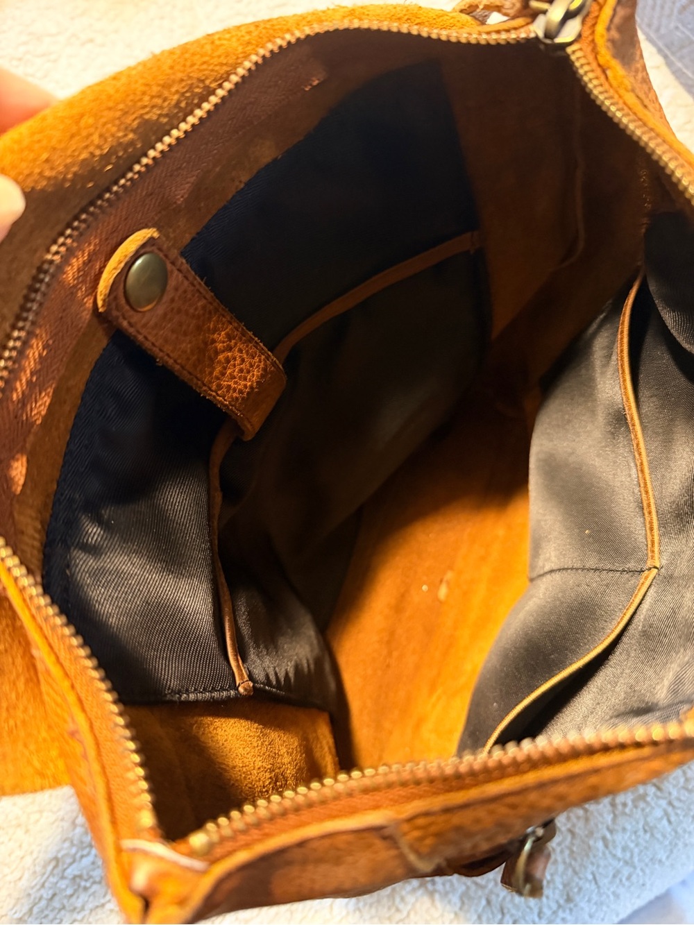 Duluth Trading Co Lifetime Leather Convertible Shoulder Bag/Backpack - Picture 6 of 6
